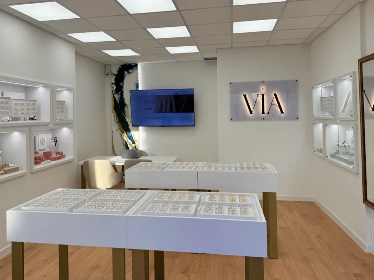 Šperky VIA showroom interior in Michalovce with rings on display